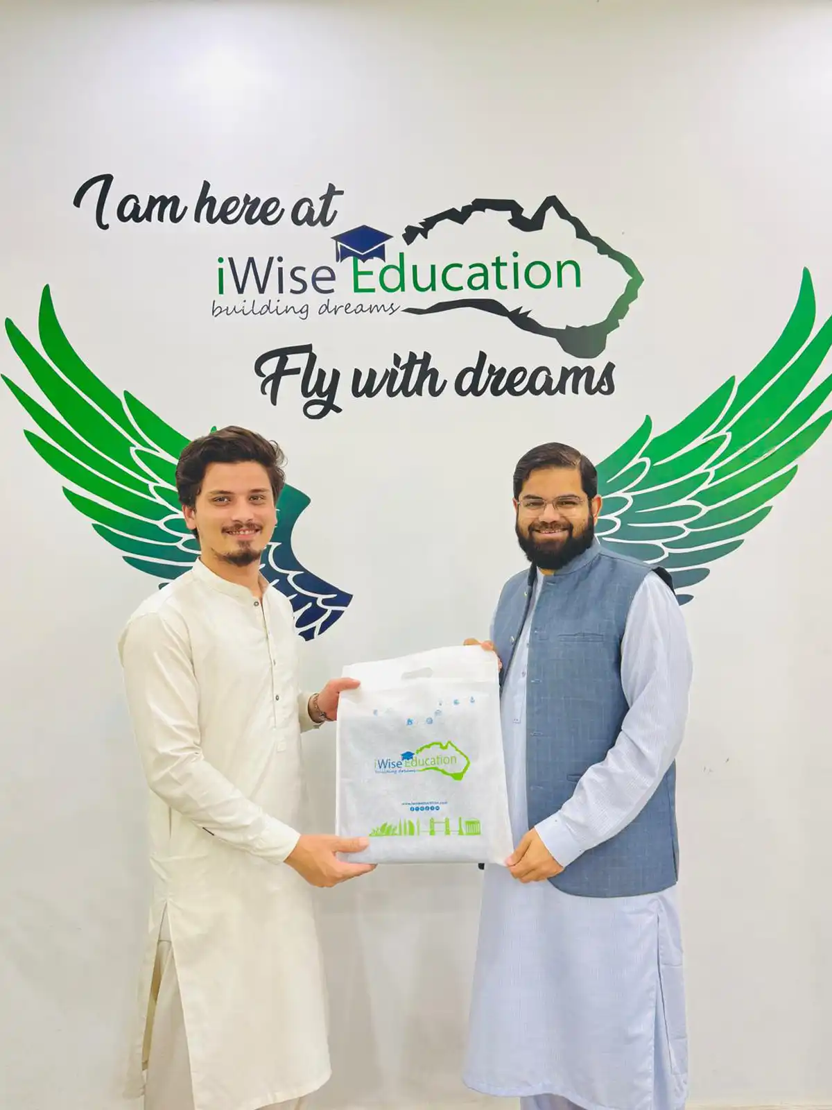 Dr Hammad Naeem Managing Partner iWise Education presenting a gift at an event